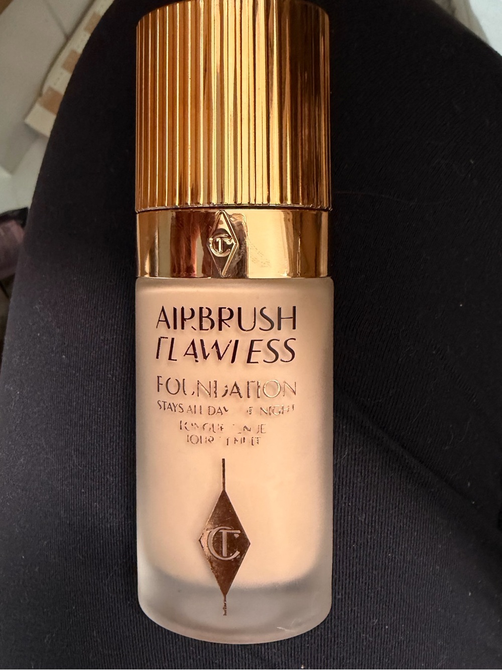 Charlotte Tilbury Airbrush Flawless Foundation – Gold Cap, Warm Beige Bottle